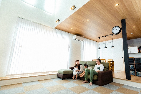 リビングにいる家族