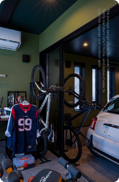 The storage design allows for smooth movement when family members return home, and makes it easy to organize luggage and outdoor gear.