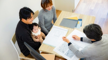 打ち合わせしている写真