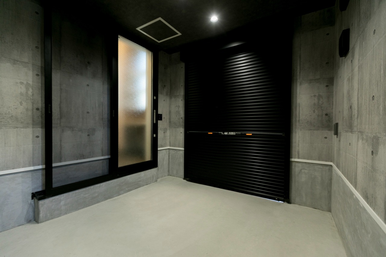 ホテルのような機能美が光るガレージハウス