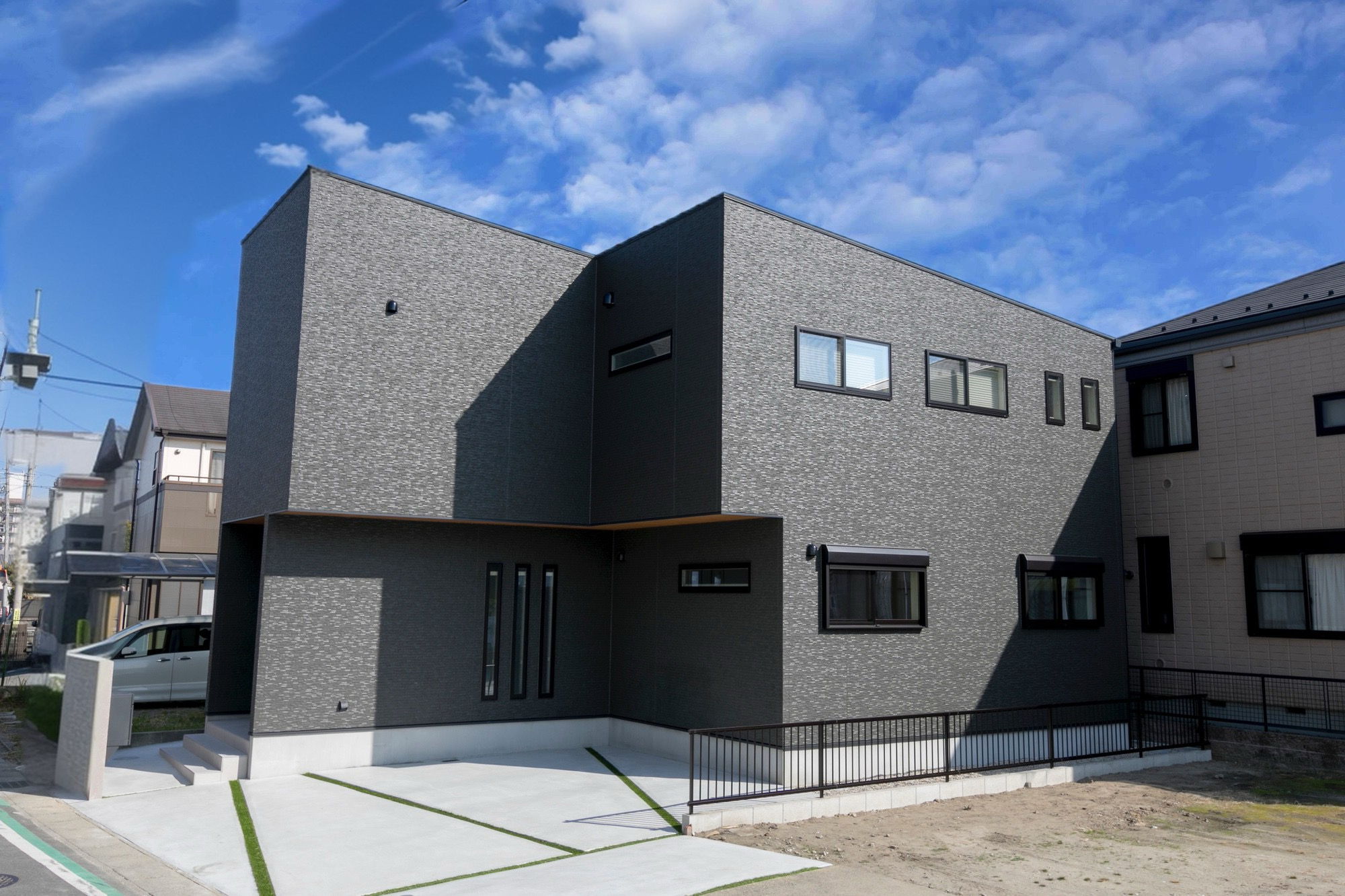 シンプル&シックな明るいモダンハウス