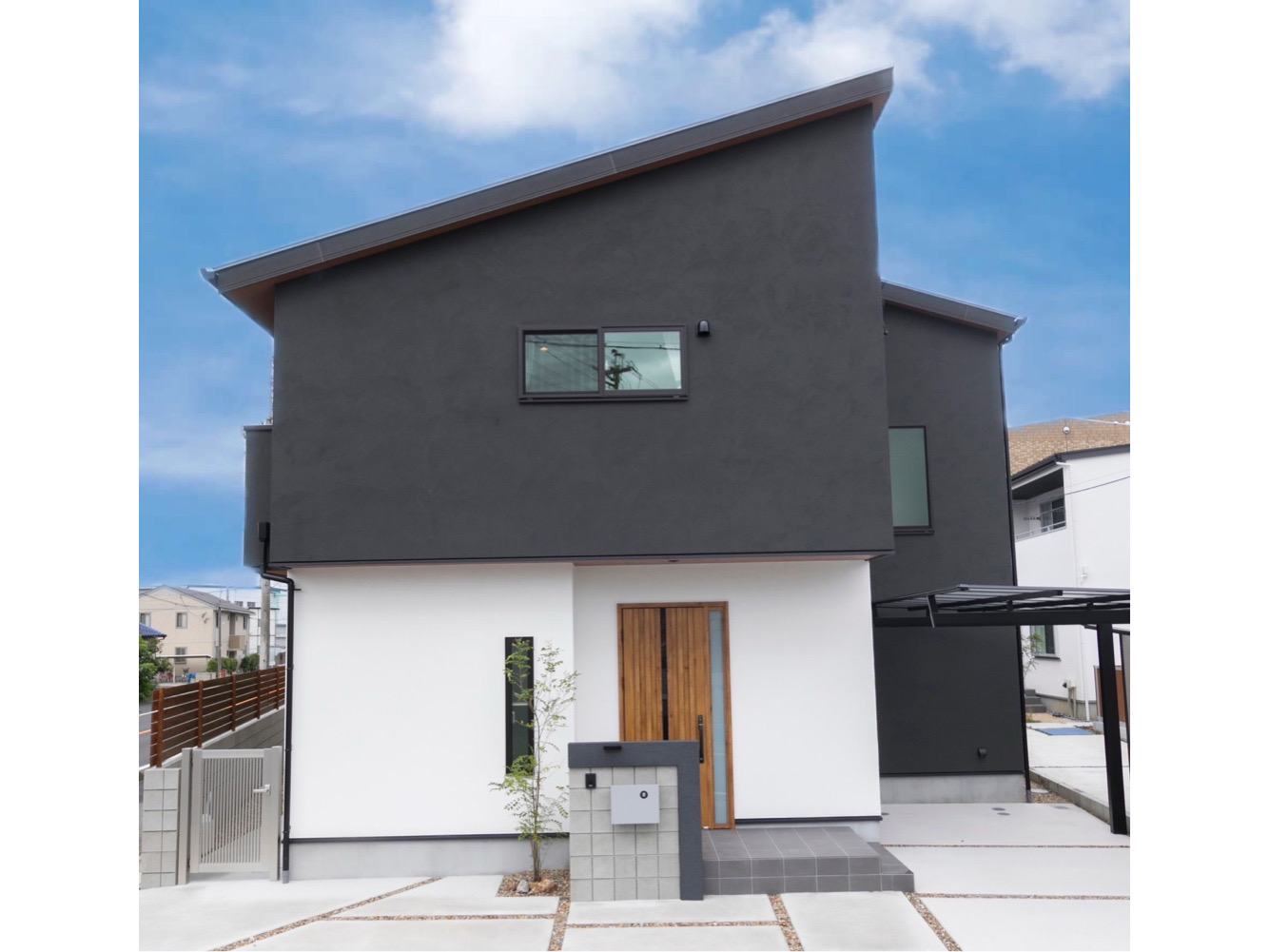 重厚感あるウォールナットをベースにした家