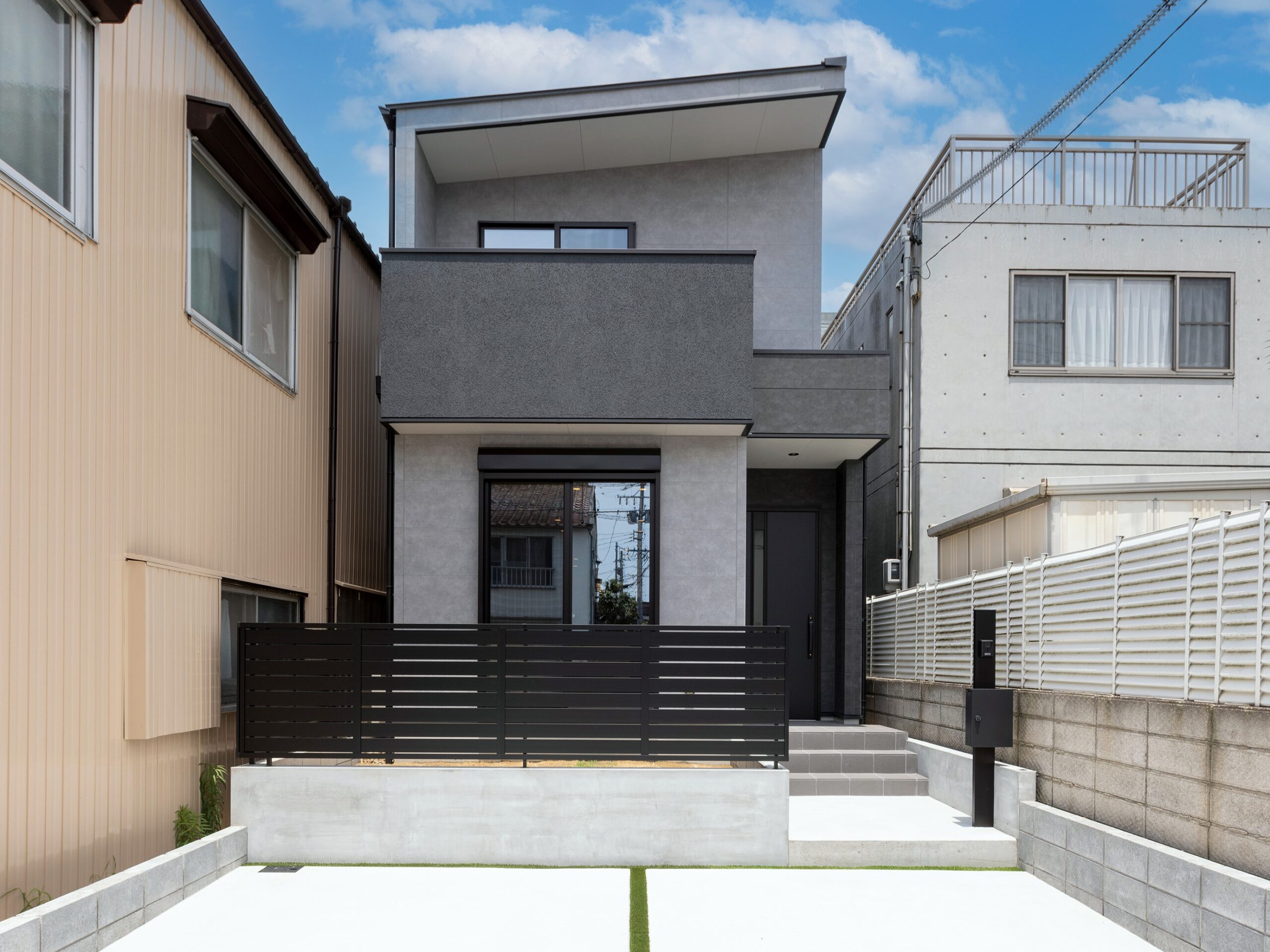 収納いっぱいモダンハウス