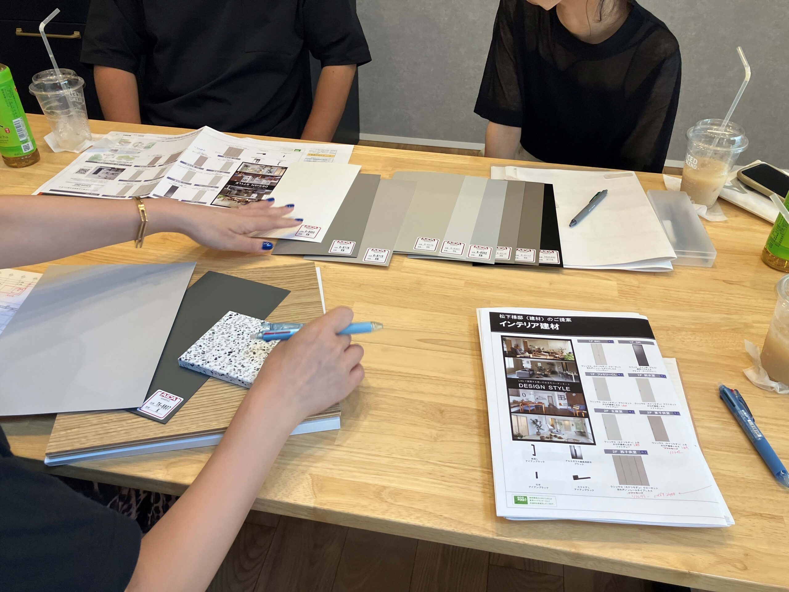 内装打ち合わせ中です！