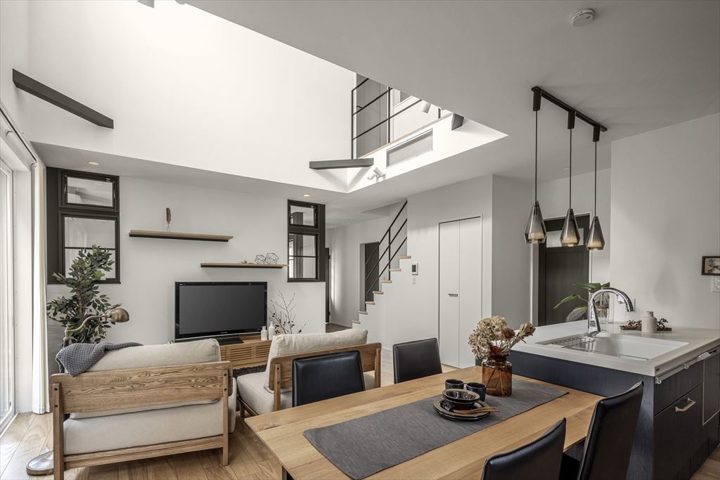 モデルハウス吹き抜けリビング