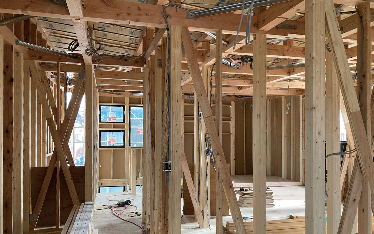 構造見学の写真（柱・梁・金物など）