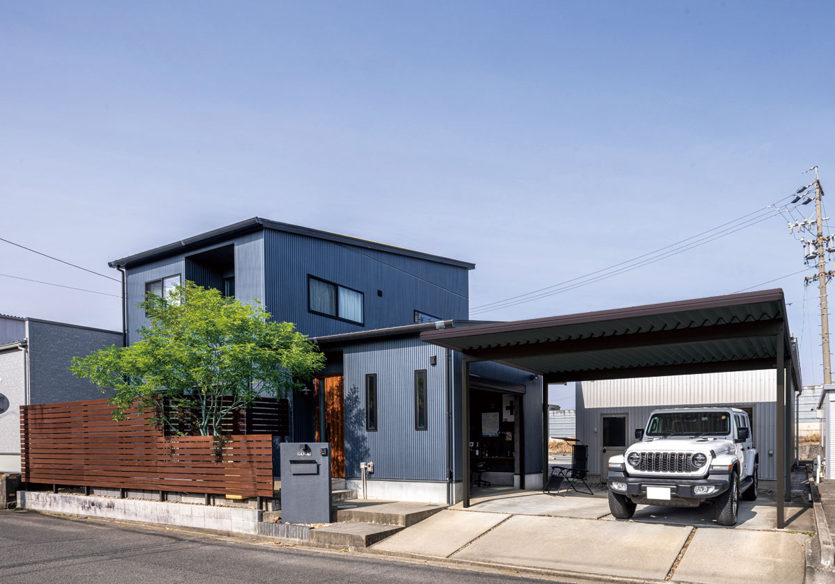 ハーレーの為のバイクガレージ