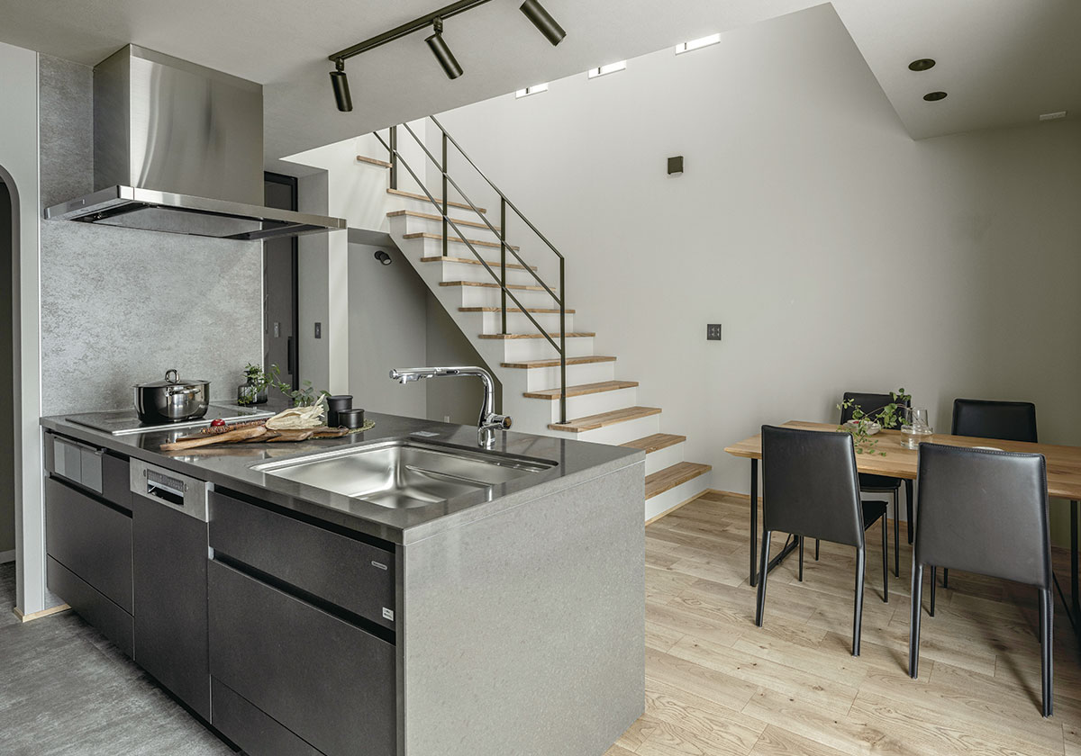 家族が集うダイニング空間